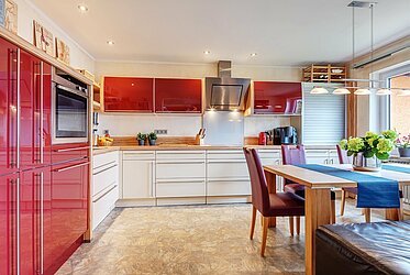 Karlsfeld: Charmante 3-Zimmer DG-Wohnung in zentraler Lage