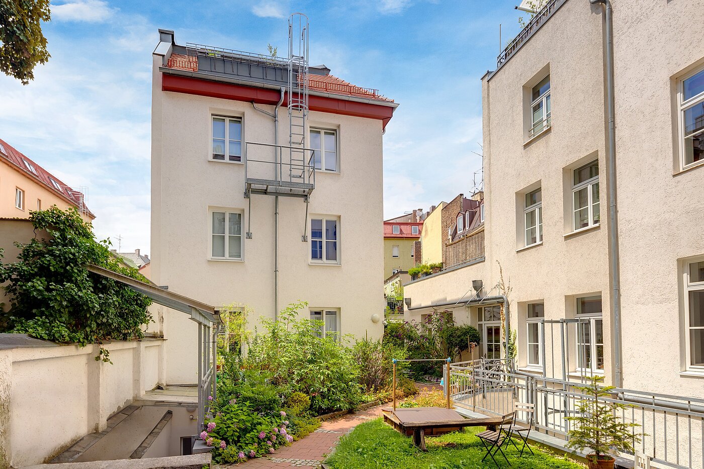 Dachgeschosswohnung mit 1 Zimmer | München-Sendling | 700402 | Ansicht Rückgebäude