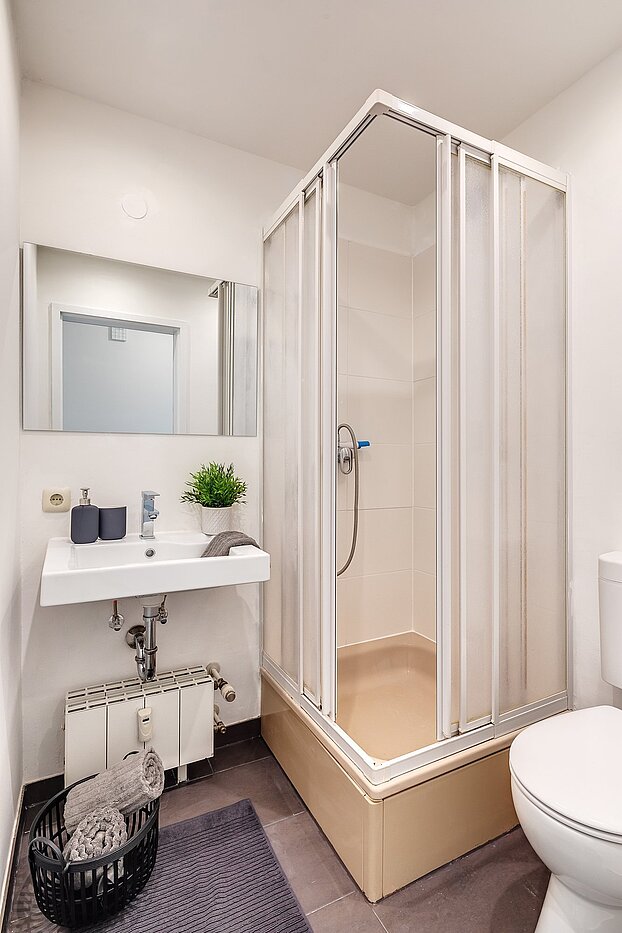 Erdgeschosswohnung mit 4.5 Zimmern | München-Perlach | 2003ML6 | Gäste-WC mit Dusche