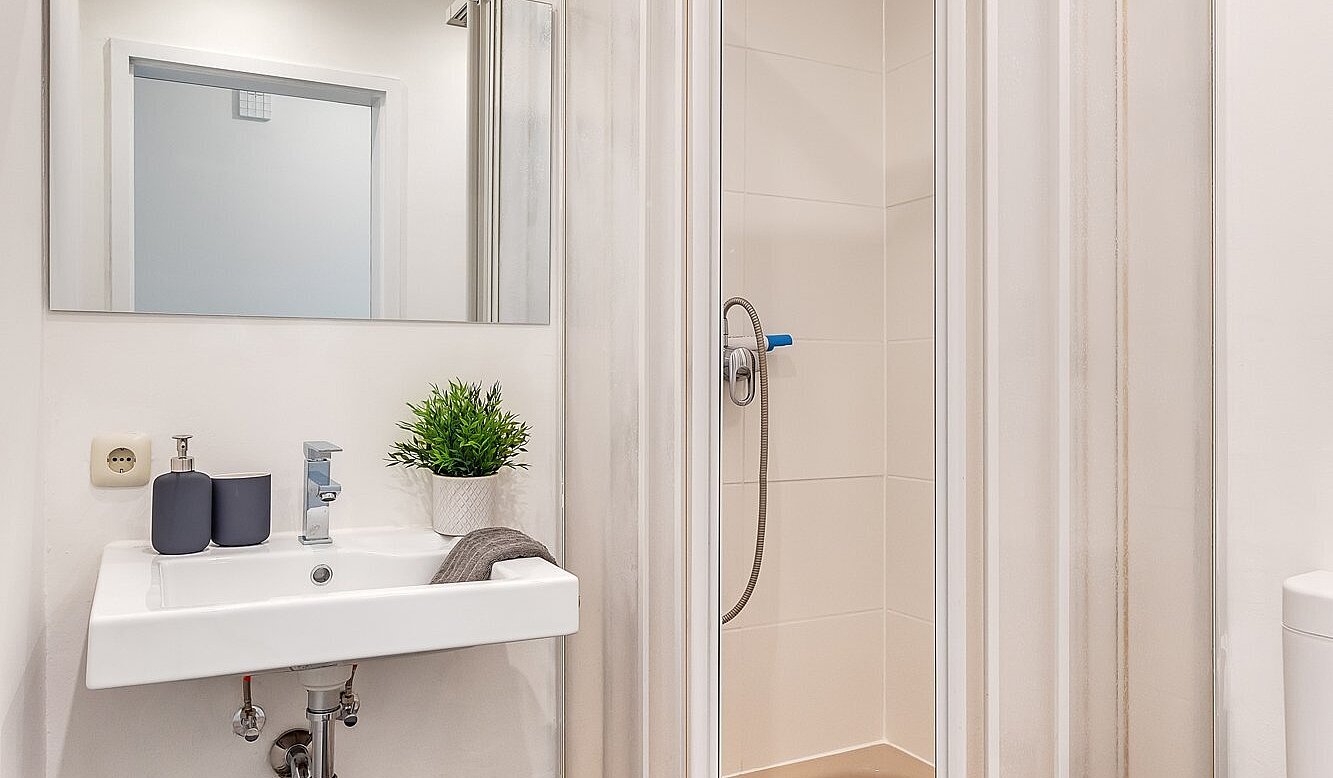 Erdgeschosswohnung mit 4.5 Zimmern | München-Perlach | 2003ML6 | Gäste-WC mit Dusche