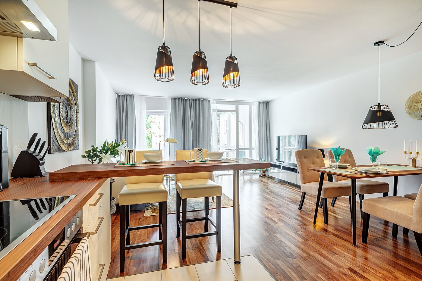 Etagenwohnung mit 2 Zimmern | München-Schwabing | 70434 | ...und Frühstückstheke...