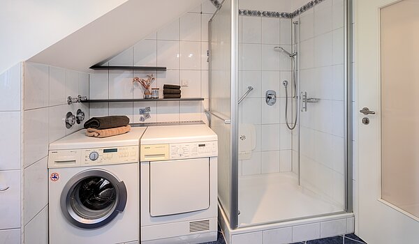 Dachgeschosswohnung mit 3 Zimmern | 70501 | Dusche