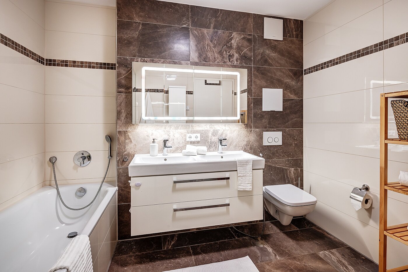 Erdgeschosswohnung mit 3 Zimmern | Wolfratshausen | 2208ML1 | Geräumiges Badezimmer mit...