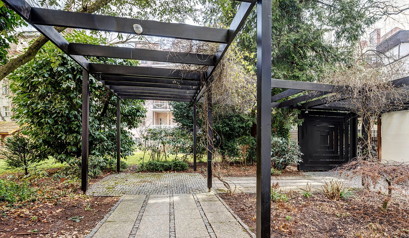 Etagenwohnung mit 1 Zimmer | München-Bogenhausen | 70070 | Idyllischer Innenhof