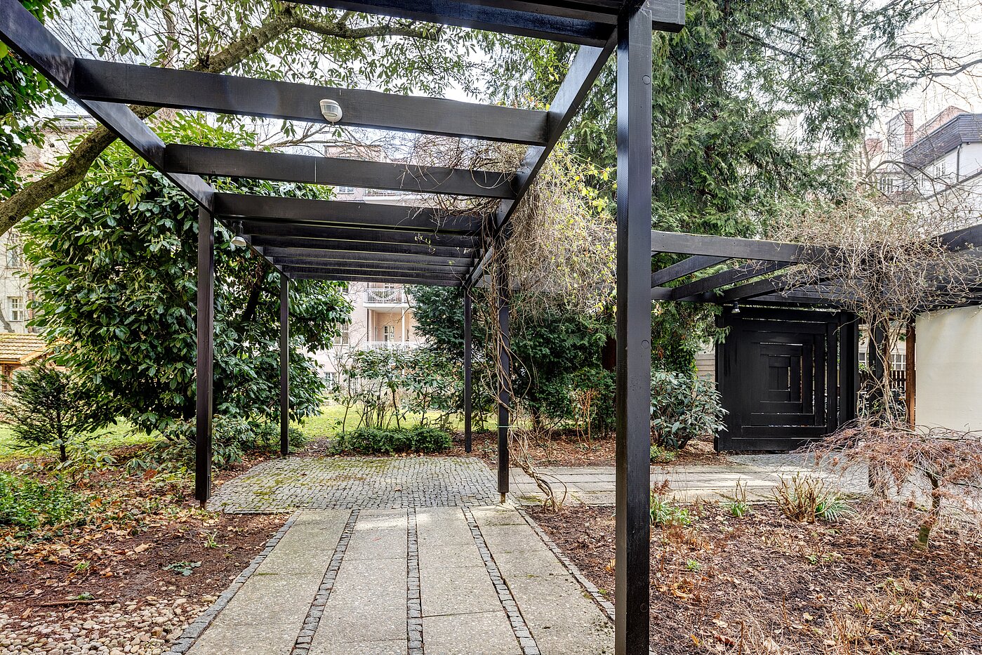 Etagenwohnung mit 1 Zimmer | München-Bogenhausen | 70070 | Idyllischer Innenhof