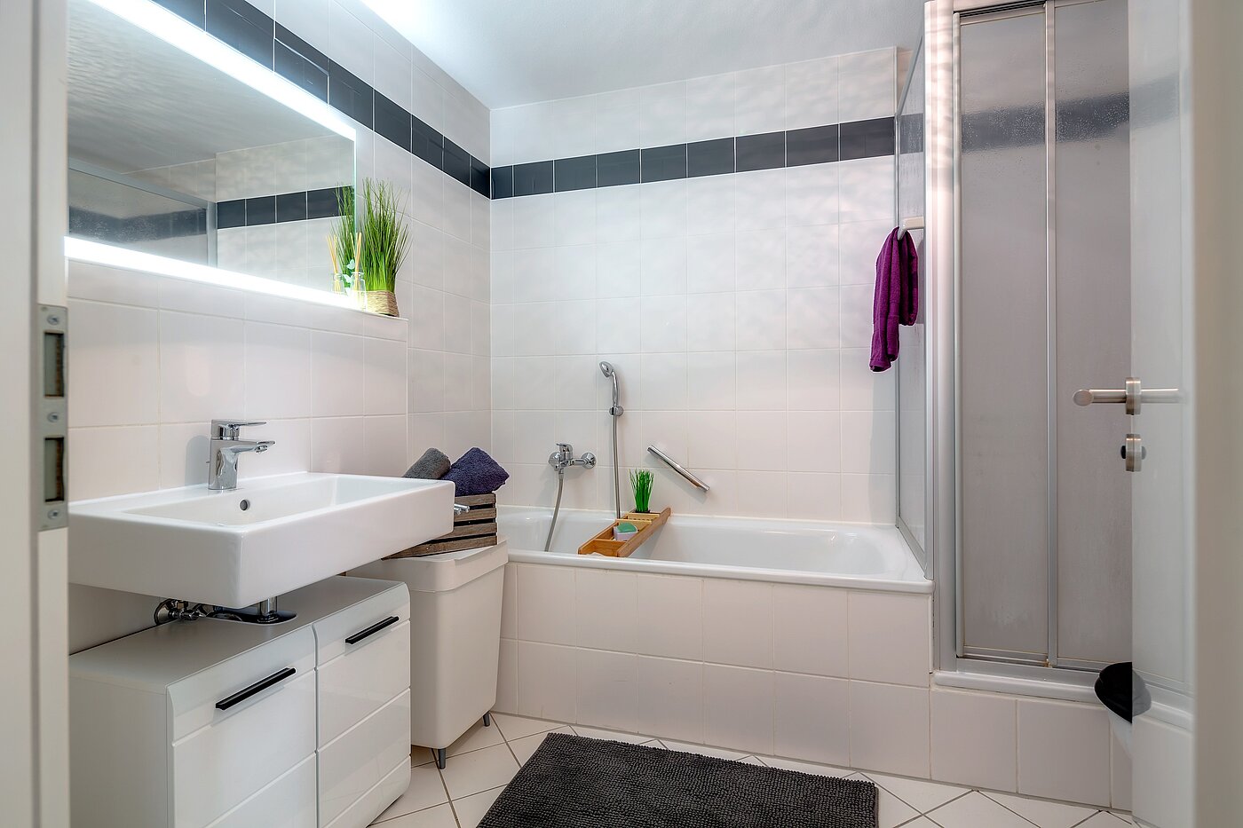 Etagenwohnung mit 3 Zimmern | München-Isarvorstadt | 70157 | Bad mit Wanne...