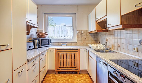 Etagenwohnung mit 2.5 Zimmern | München-Hadern | 70393 | Küche mit Fenster...