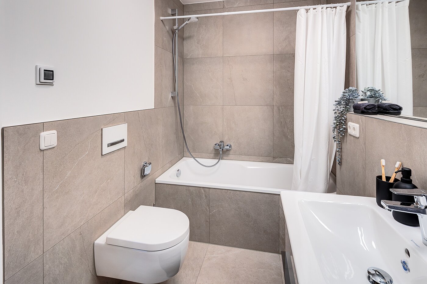 Etagenwohnung mit 3 Zimmern | München-Oberföhring | 70246 | Komplett erneuertes...