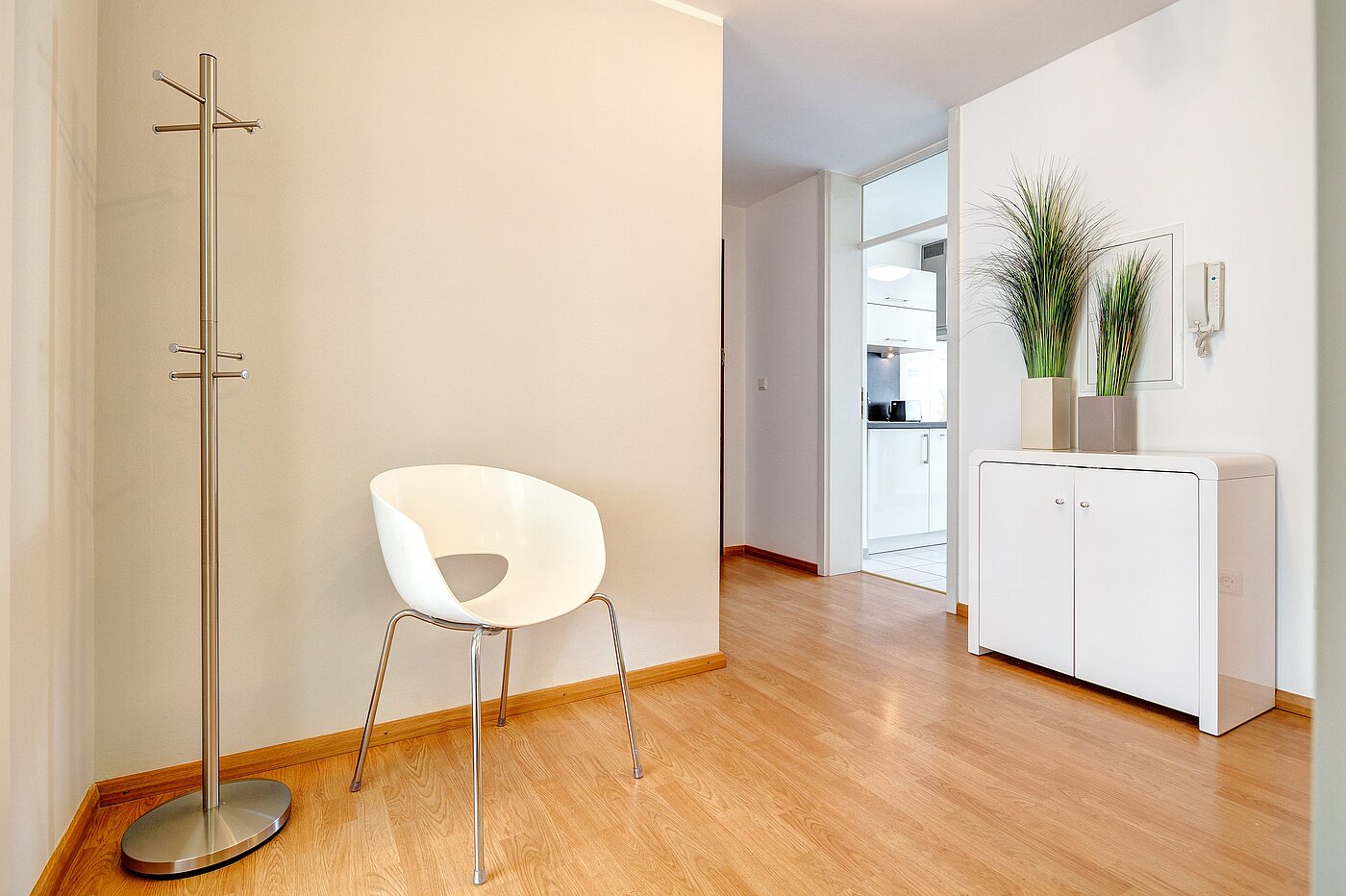 Etagenwohnung mit 2 Zimmern | München-Schwabing | 70102 | ...mit Platz für einen Garderobenschrank