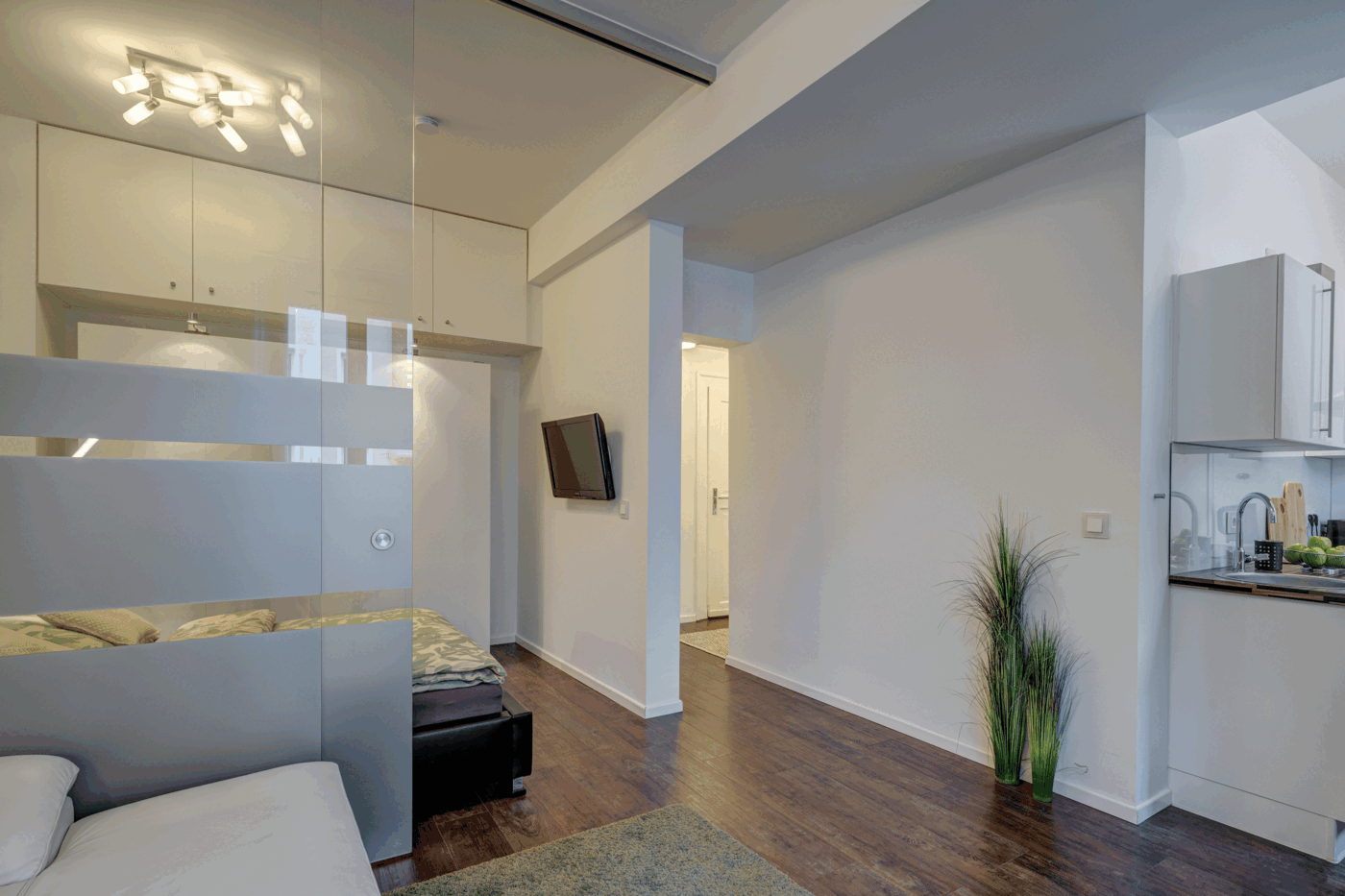 Etagenwohnung mit 1 Zimmer | München-Neuhausen | 70235 | Blickrichtung Eingang