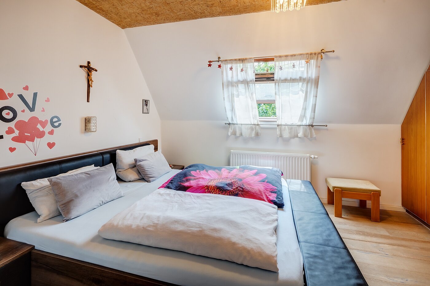 Einfamilienhaus mit 8 Zimmern | 70229 | Schlafzimmer...
