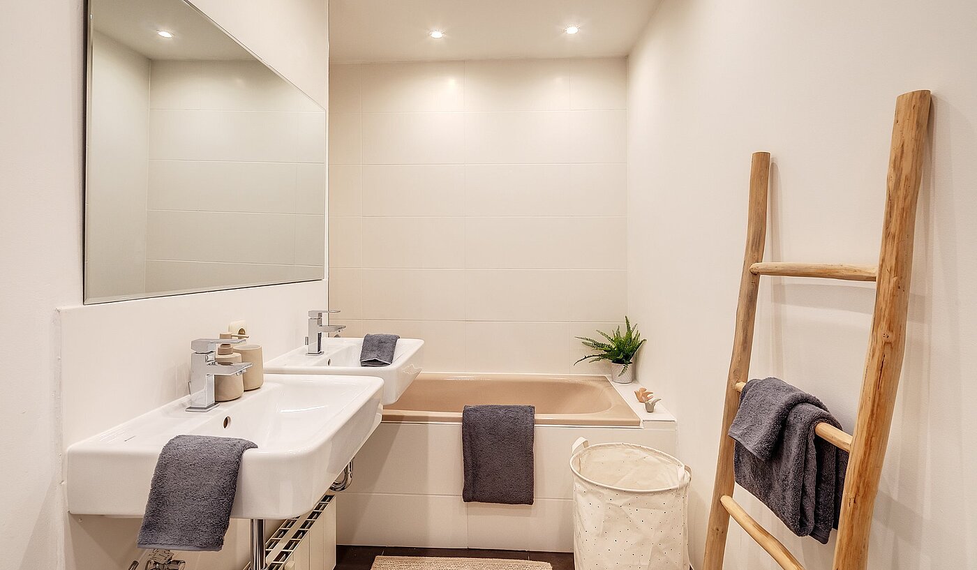 Erdgeschosswohnung mit 4.5 Zimmern | München-Perlach | 2003ML6 | Bad mit Doppelwaschbecken