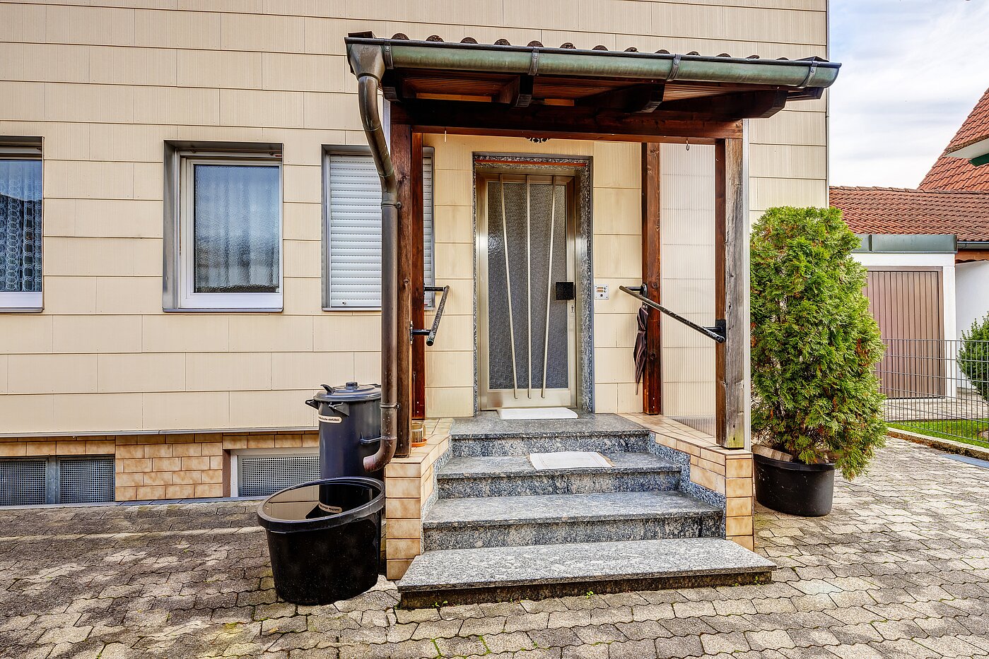 Einfamilienhaus mit 6 Zimmern | Unterschleißheim | 2209ML7 | Hauseingang