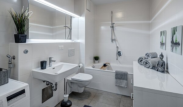 Etagenwohnung mit 3 Zimmern | 70483 | Masterbad mit Wann
