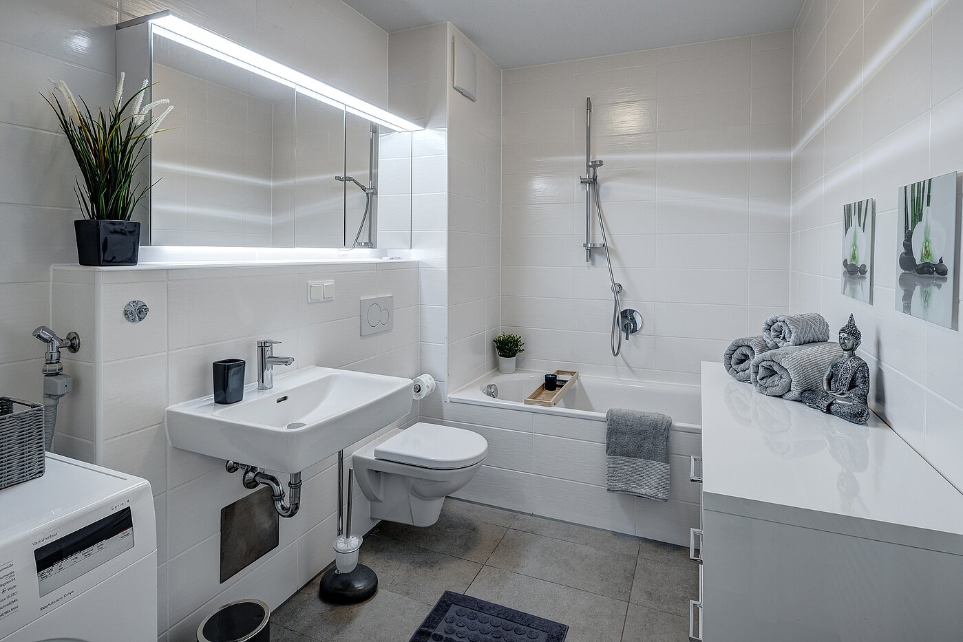 Etagenwohnung mit 3 Zimmern | 70483 | Masterbad mit Wann