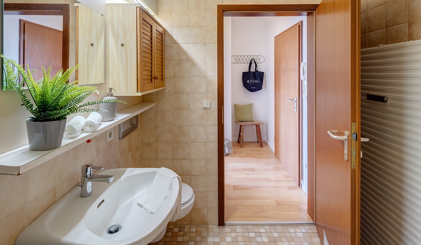 Etagenwohnung mit 1 Zimmer | Starnberg | 2202ML2 | Vom Bad in den Flur