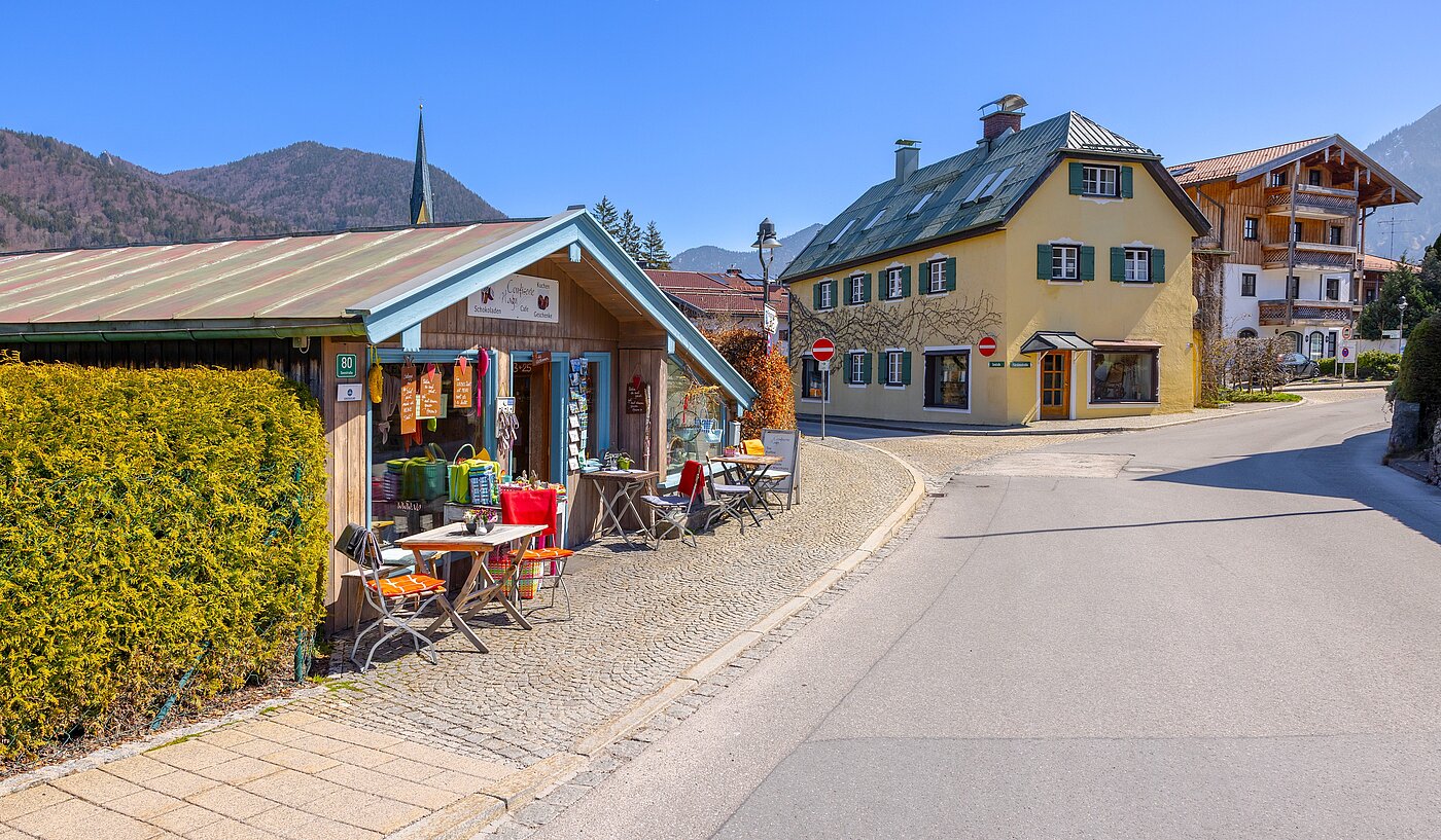 Mehrfamilienhaus mit 11 Zimmern | Rottach-Egern | 70215 | Eigene Bootshütte