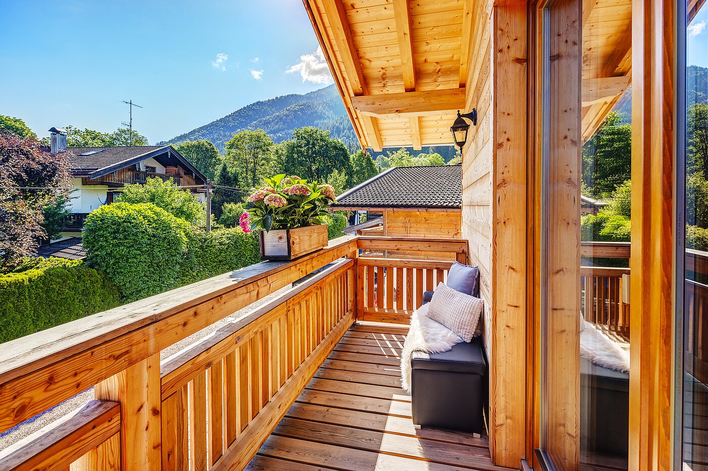 Etagenwohnung mit 6 Zimmern | 70095 | Individueller Balkon zur Suite