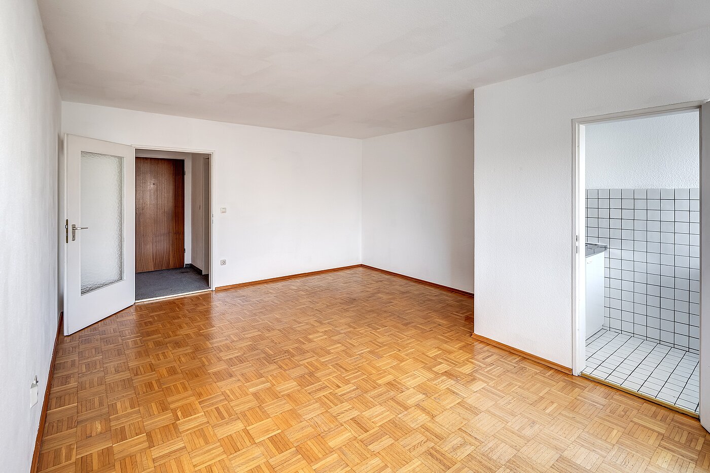 Etagenwohnung mit 2 Zimmern | München-Freimann | 70158 | Wohnzimmer mit viel Stellmöglichkeiten