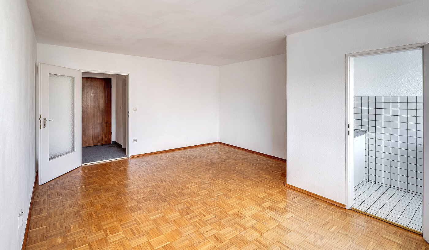 Etagenwohnung mit 2 Zimmern | München-Freimann | 70158 | Wohnzimmer mit viel Stellmöglichkeiten