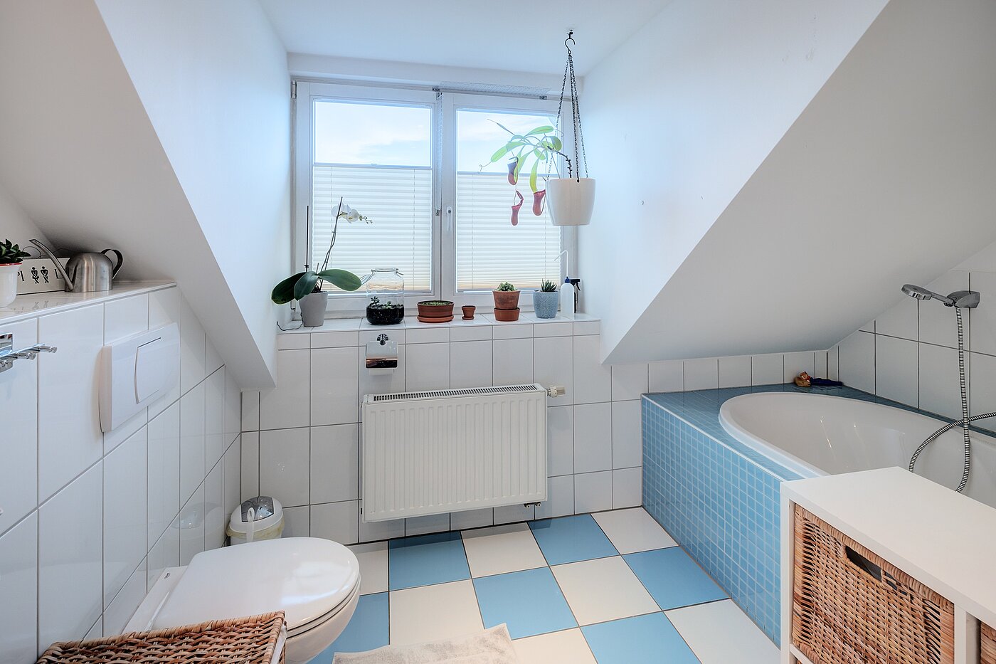 Etagenwohnung mit 5 Zimmern | München-Neuhausen | 70140 | Tageslichtbad mit...