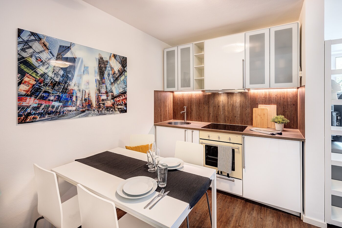Etagenwohnung mit 2 Zimmern | München-Bogenhausen | 70142 | Integrierte Küche
