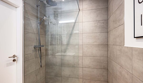 Etagenwohnung mit 1 Zimmer | München-Bogenhausen | 70457 | Walk-In Dusche