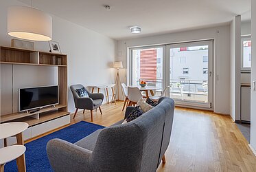 Ramersdorf: Neuwertige 2-Zimmer-Wohnung mit großem Südbalkon - frei