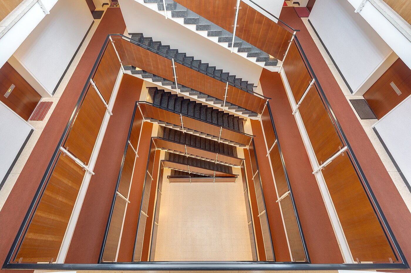 Apartment mit 1 Zimmer | München-Solln | 70499 | Gepflegtes Treppenhaus