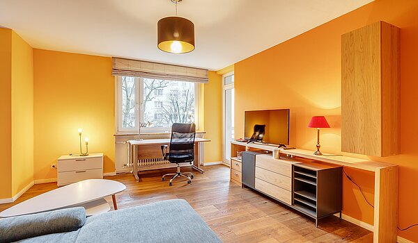 Etagenwohnung mit 2 Zimmern | München-Bogenhausen | 70287 | Helles Wohnzimmer mit...