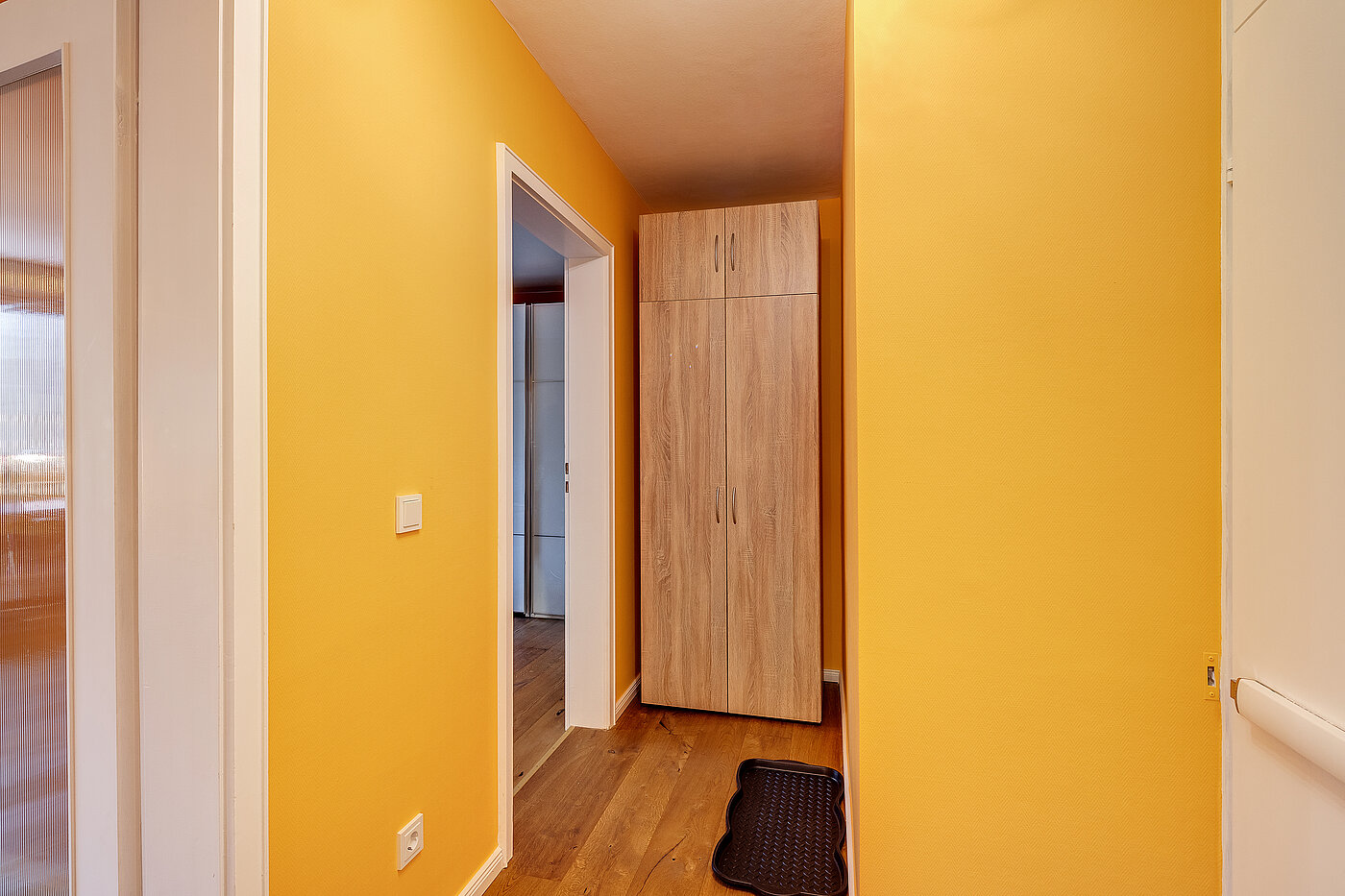 Etagenwohnung mit 2 Zimmern | München-Bogenhausen | 70287 | ...mit Blickrichtung Schlafzimmer...
