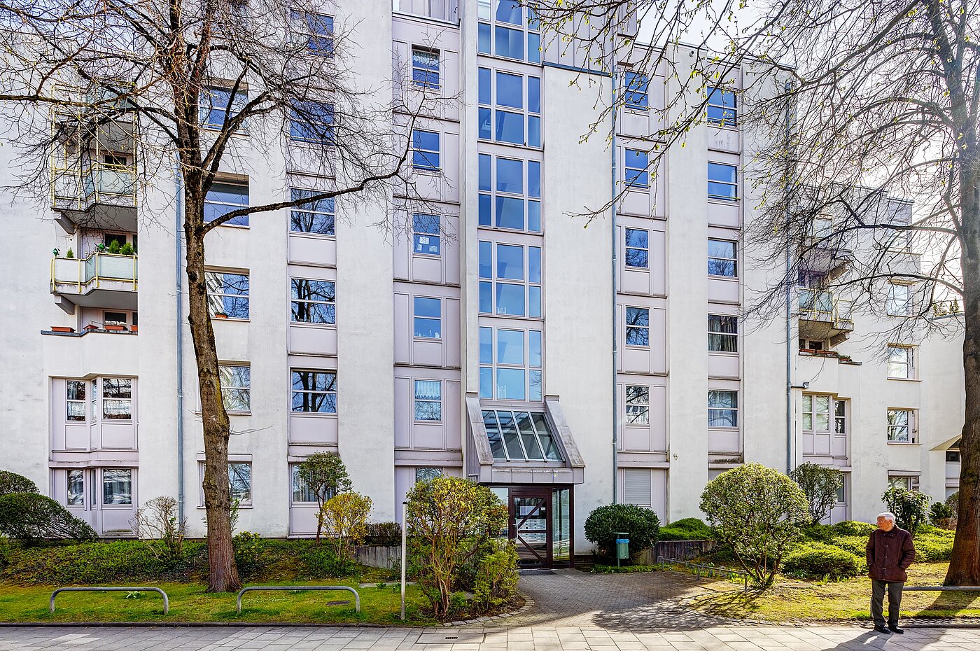 Etagenwohnung mit 1.5 Zimmern | München-Bogenhausen | 2203ML2 | Ansicht von der Straße aus