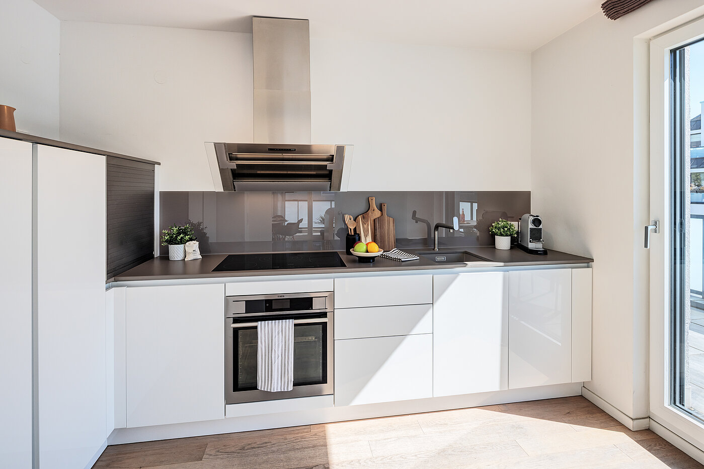 Penthouse mit 2 Zimmern | München-Bogenhausen | 70385 | Moderne Einbauküche