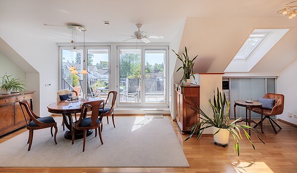 Dachgeschosswohnung mit 3 Zimmern | 70501 | Essen und...