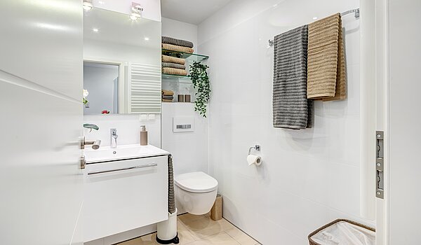 Etagenwohnung mit 2 Zimmern | München-Schwabing | 70434 | ...Badezimmer...