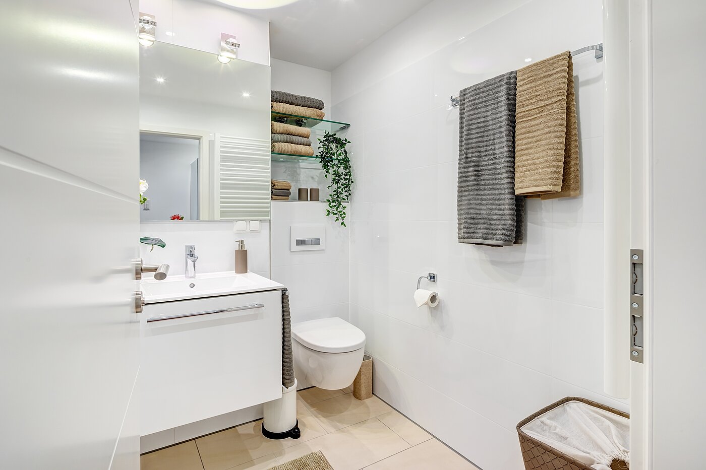 Etagenwohnung mit 2 Zimmern | München-Schwabing | 70434 | ...Badezimmer...