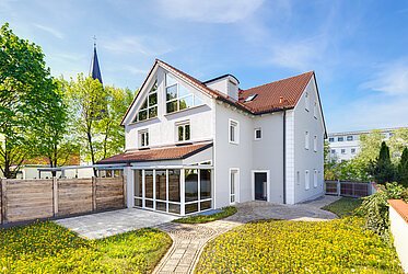 Unterschleißheim: Großzügige Doppelhaushälfte