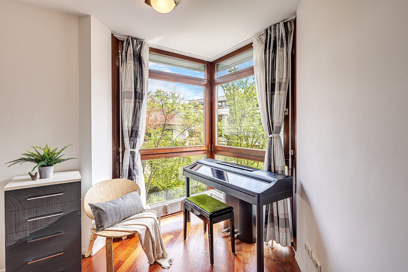 Etagenwohnung mit 3 Zimmern | München-Schwabing | 2202ML12 | Viel Licht strömt ein