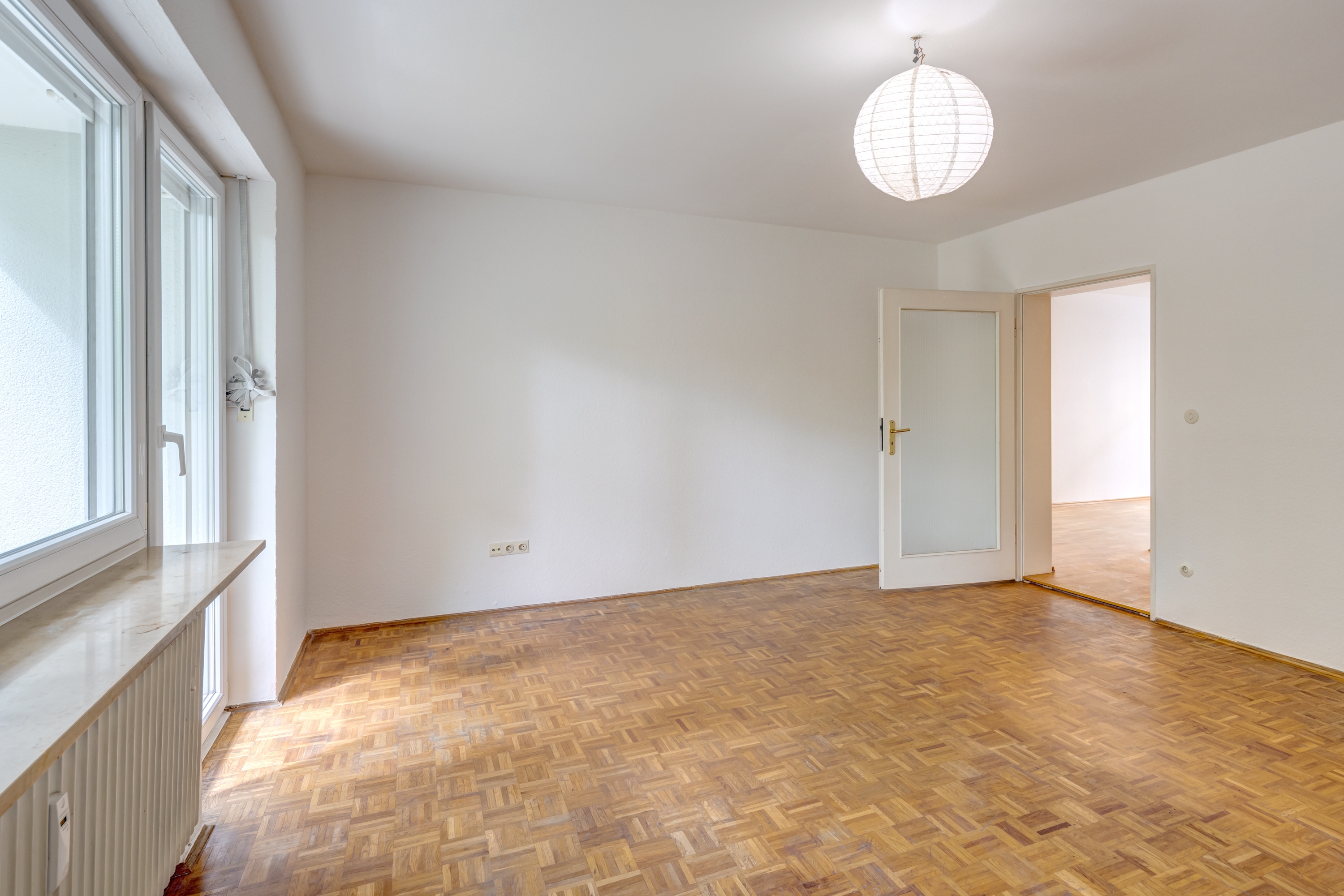 Hochparterre mit 2.5 Zimmern | München-Schwabing | 70441 | Wohnzimmer | Thumbnail
