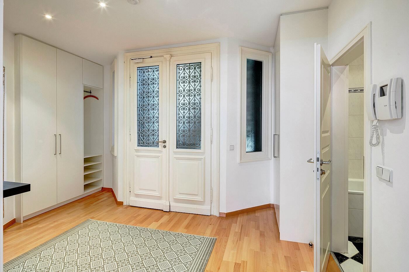Etagenwohnung mit 1 Zimmer | München-Ludwigsvorstadt | 70388 | Eingangstüre