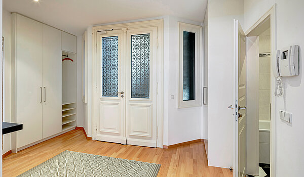 Etagenwohnung mit 1 Zimmer | München-Ludwigsvorstadt | 70388 | Eingangstüre