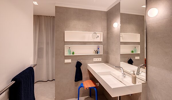 Etagenwohnung mit 2 Zimmern | München-Isarvorstadt | 70459 | Großes Waschbecken