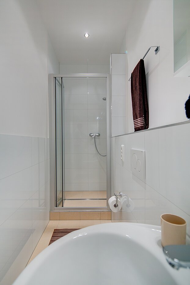 Erdgeschosswohnung mit 4 Zimmern | München-Neuhausen | 70471 | ...mit Dusche