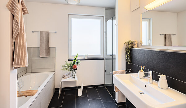 Penthouse mit 2 Zimmern | München-Bogenhausen | 70385 | Geschmackvolles Bad...