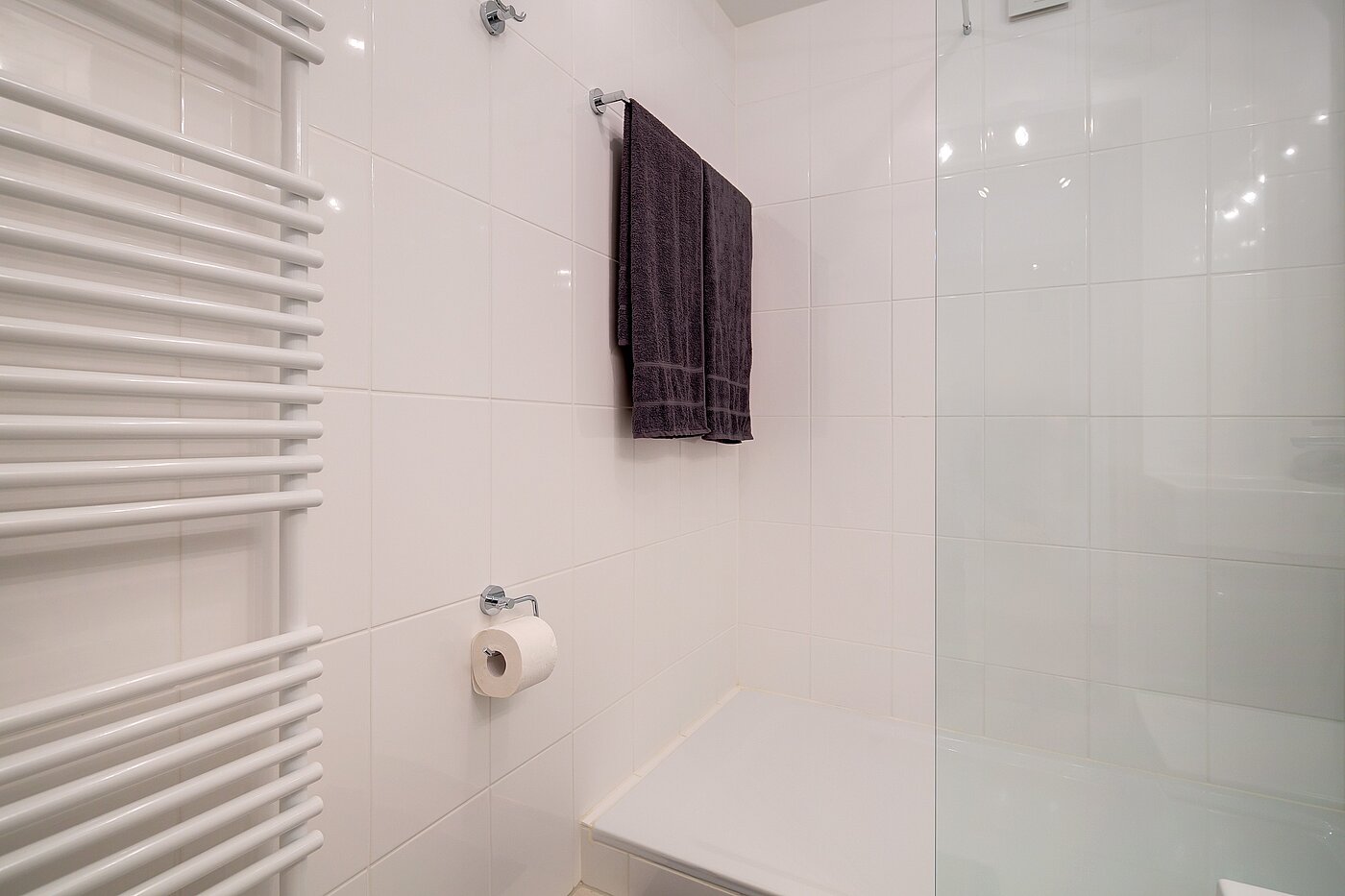 Etagenwohnung mit 2 Zimmern | München-Schwabing | 70096 | Modern und hell gefliest