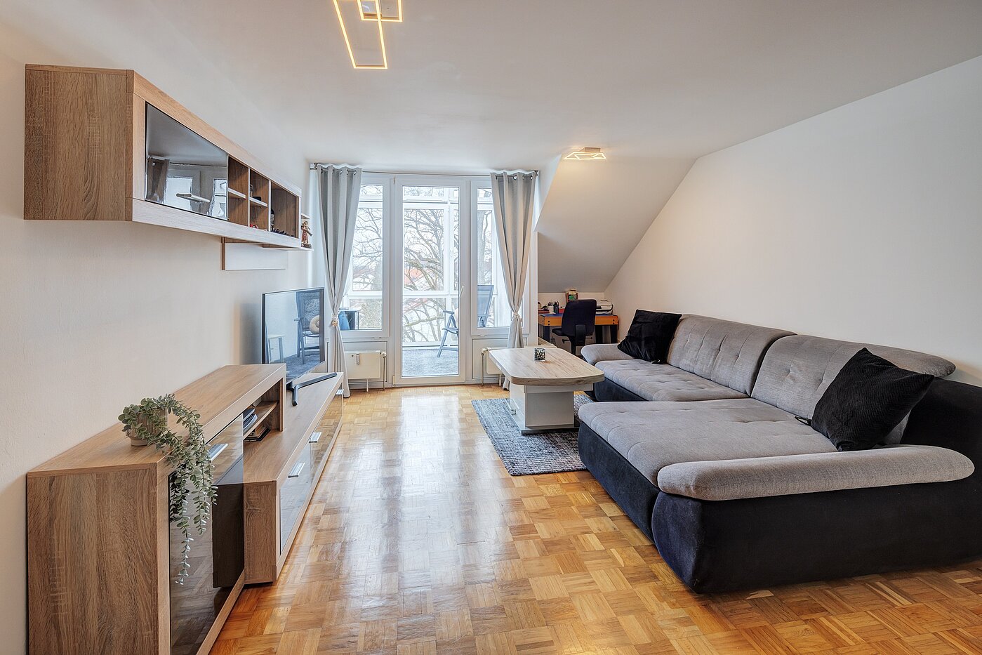 Etagenwohnung mit 2 Zimmern | Poing | 70373 | ...Wohnbereich mit...