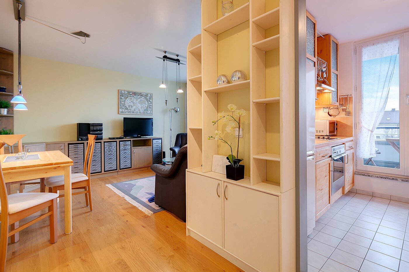 Etagenwohnung mit 2 Zimmern | München-Sendling-Westpark | 2102ML6 | Blick Wohnen und Küche