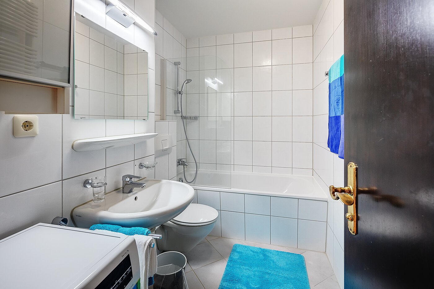 Etagenwohnung mit 2 Zimmern | München-Schwabing | 2205ML62 | Bad mit Wanne...
