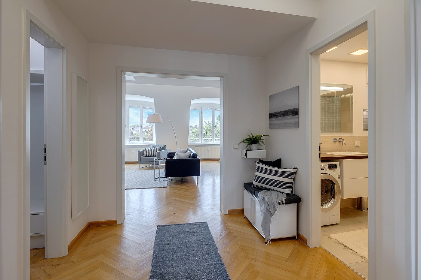 Etagenwohnung mit 2 Zimmern | München-Schwabing | 2208ML2 | Blick zum Wohnzimmer