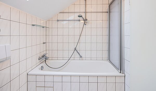 Etagenwohnung mit 2 Zimmern | Poing | 70373 | ...Badewanne